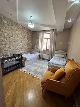 Satılır 3 otaqlı mənzil 161 m²