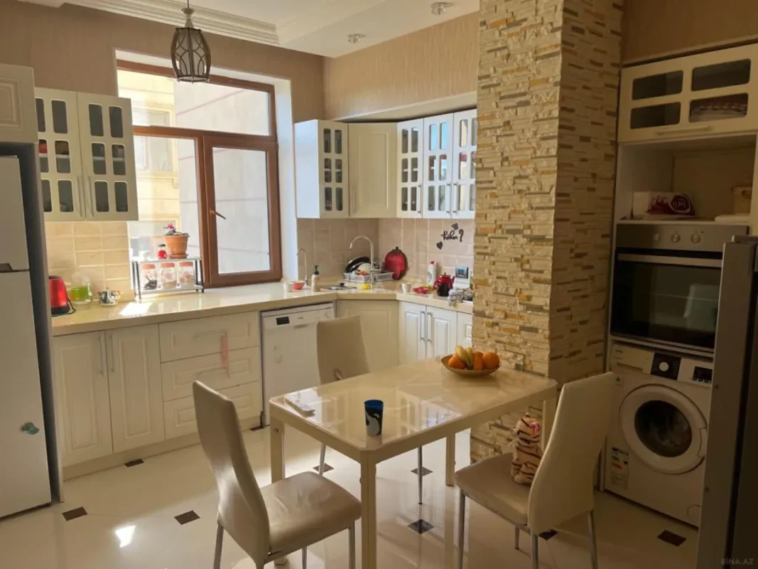 Satılır 3 otaqlı mənzil 161 m²