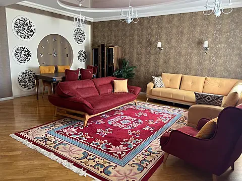 Satılır 3 otaqlı mənzil 161 m²