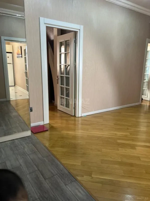 Satılır 3 otaqlı mənzil 161 m²