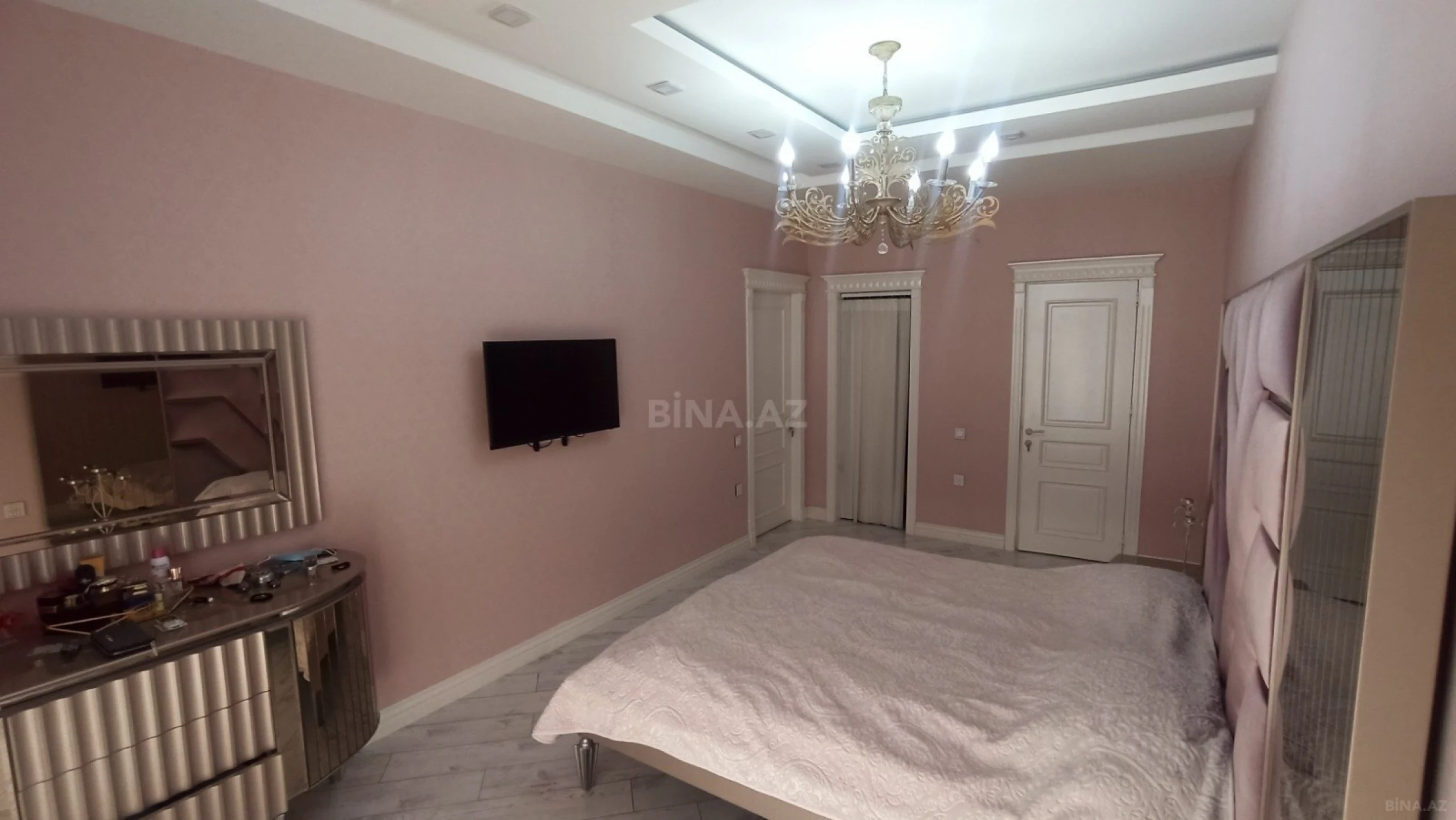 Satılır 4 otaqlı mənzil 140 m²