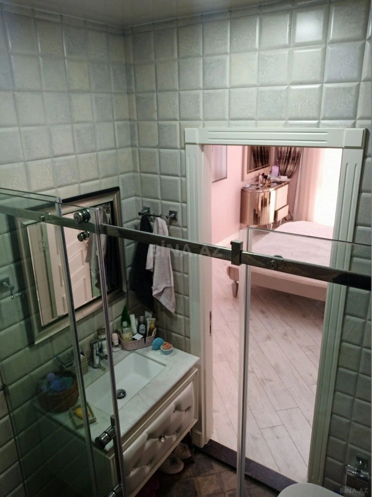 Satılır 4 otaqlı mənzil 140 m²