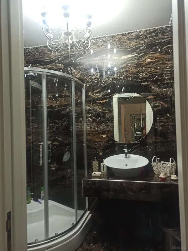 Satılır 4 otaqlı mənzil 140 m²