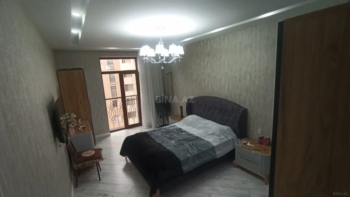 Satılır 4 otaqlı mənzil 140 m²