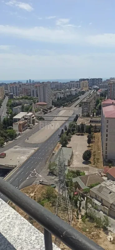 Satılır 4 otaqlı mənzil 140 m²