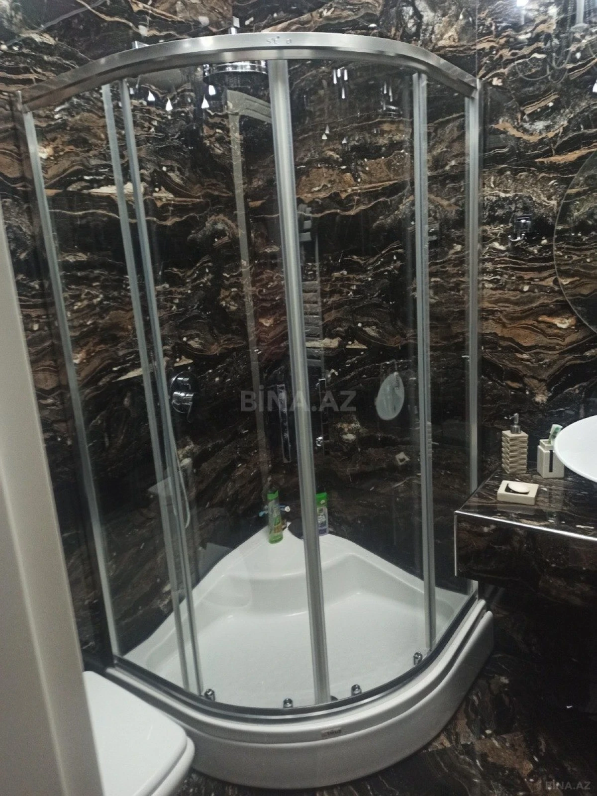 Satılır 4 otaqlı mənzil 140 m²