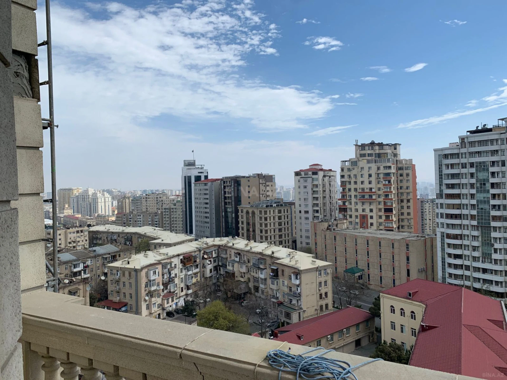 Satılır 3 otaqlı mənzil 104 m²