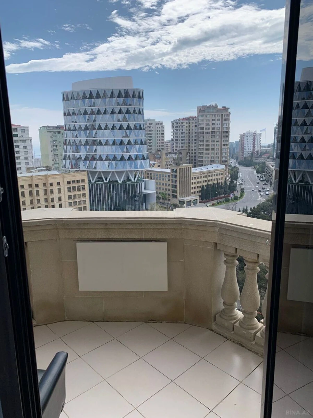 Satılır 3 otaqlı mənzil 104 m²