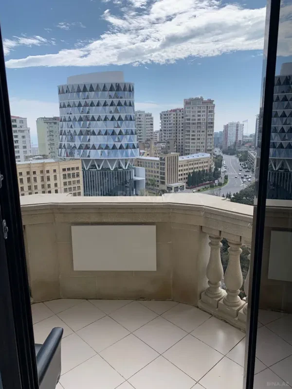 Satılır 3 otaqlı mənzil 104 m²