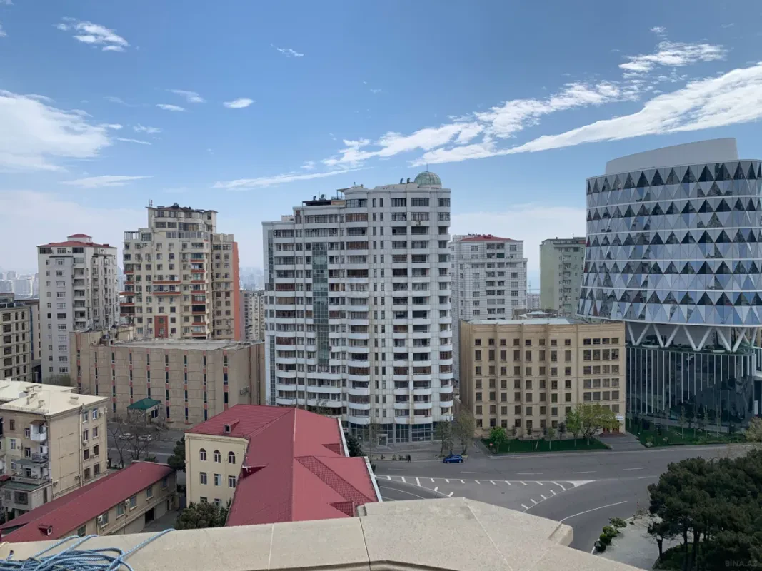 Satılır 3 otaqlı mənzil 104 m²