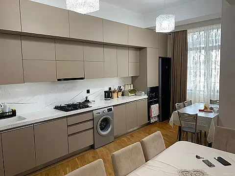 Satılır 3 otaqlı mənzil 104 m²