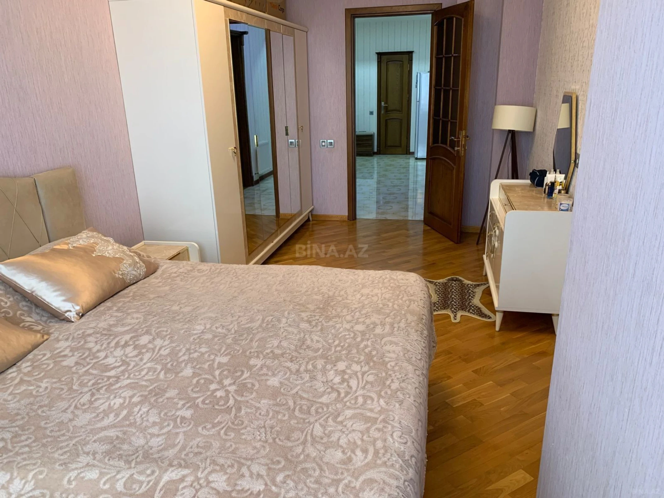 Satılır 3 otaqlı mənzil 104 m²
