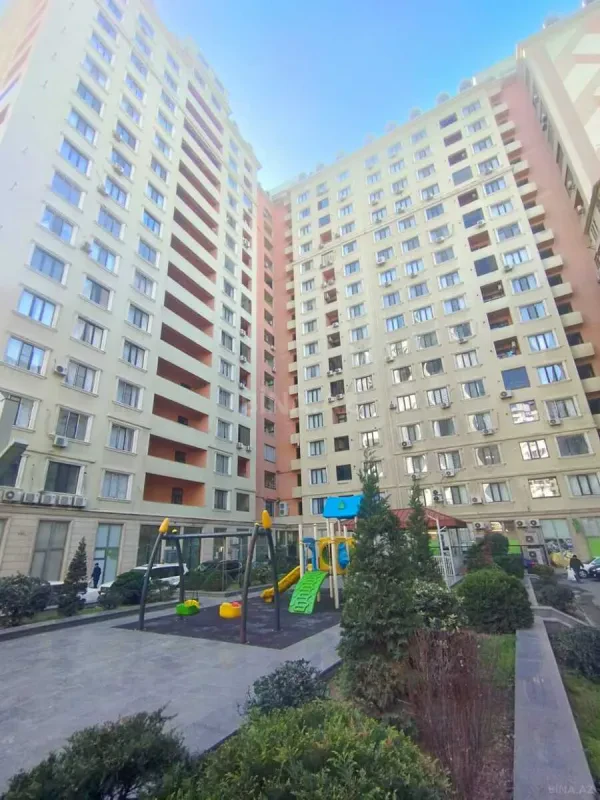Satılır 4 otaqlı mənzil 200 m²