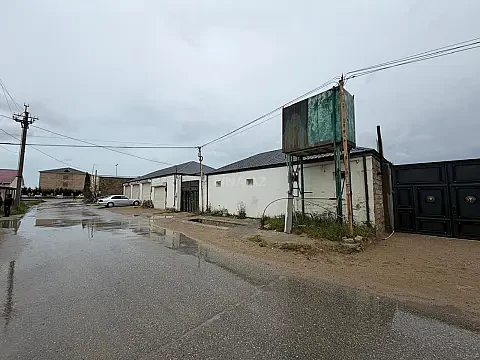 Satılır obyekt 700 m² — Bakı 700.00 m²