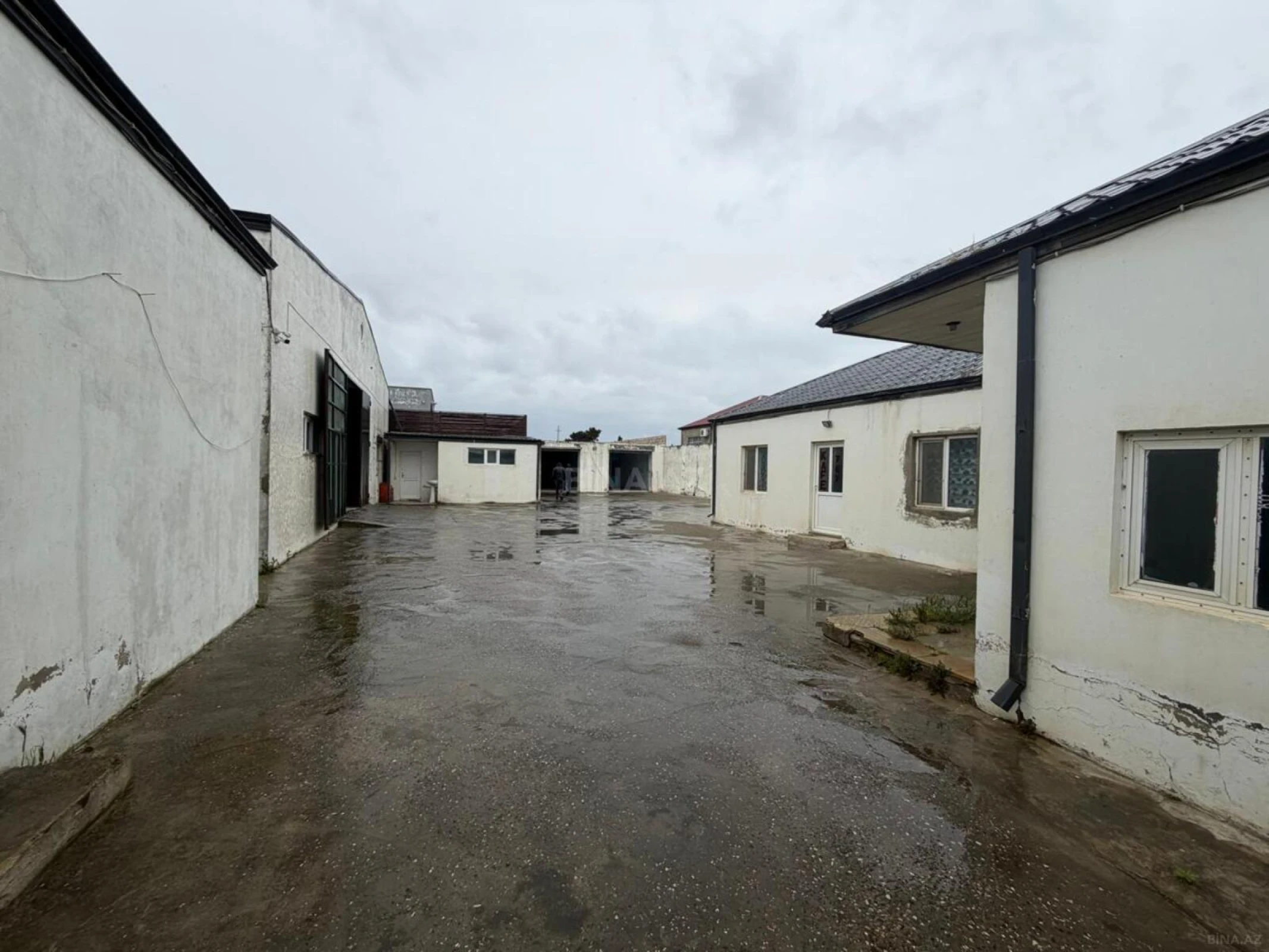 Satılır obyekt 700 m²