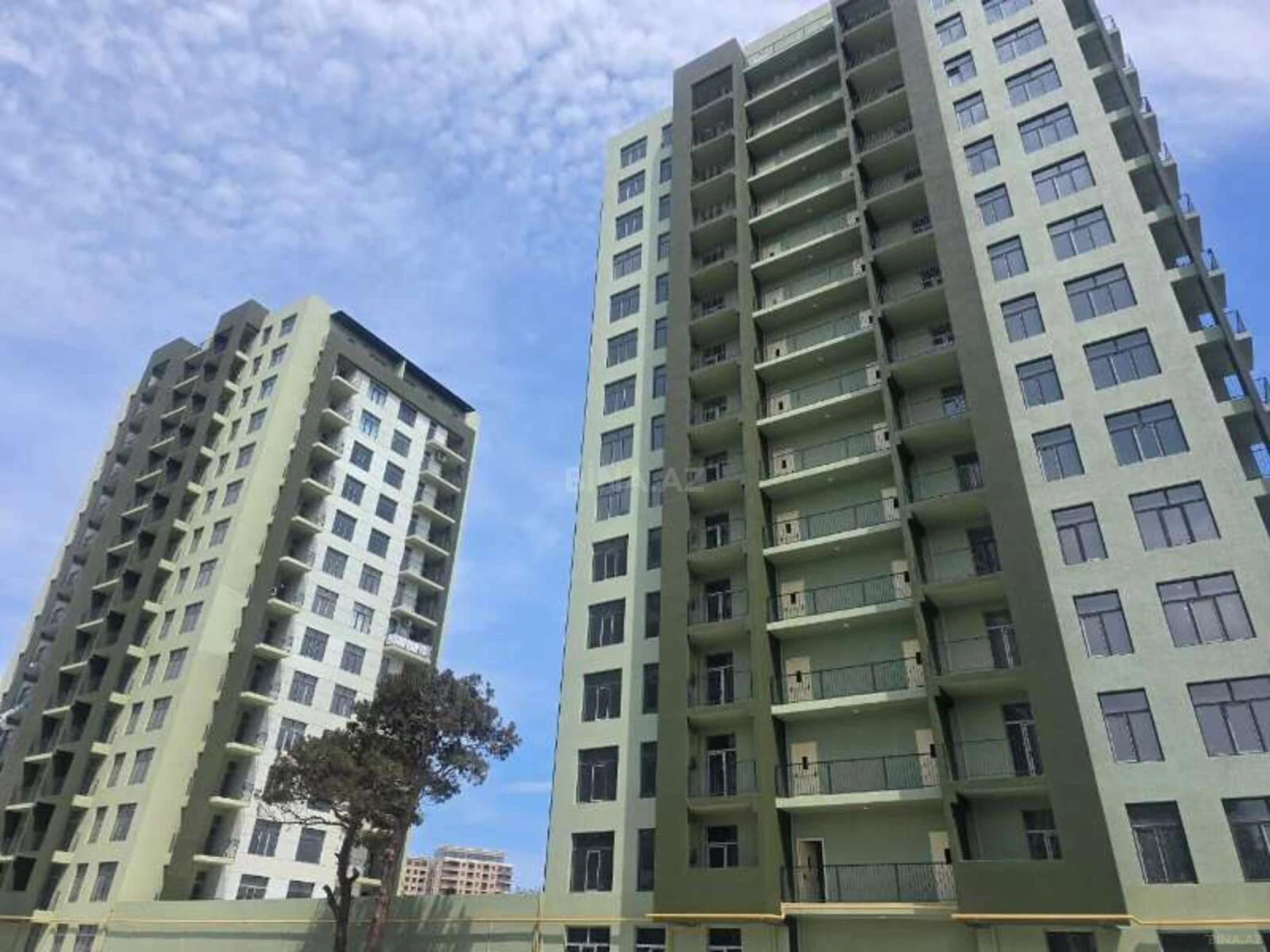 Satılır 3 otaqlı mənzil 147 m²