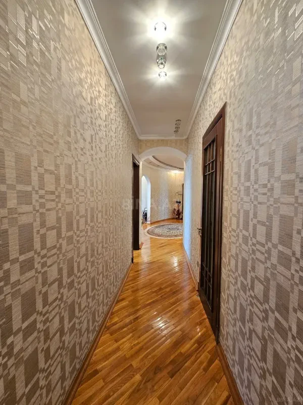 Satılır 3 otaqlı mənzil 137 m²