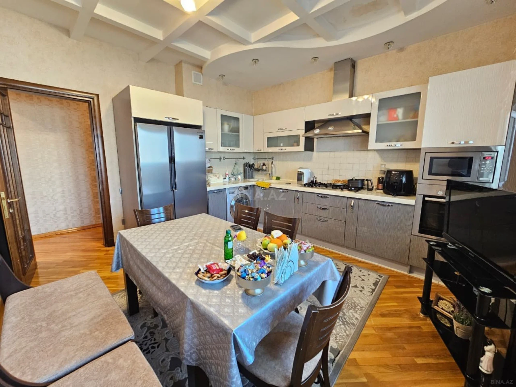 Satılır 3 otaqlı mənzil 137 m²
