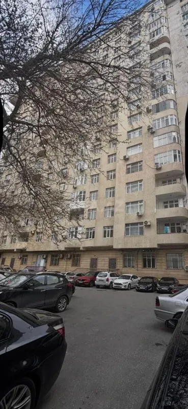 Satılır 3 otaqlı mənzil 137 m²