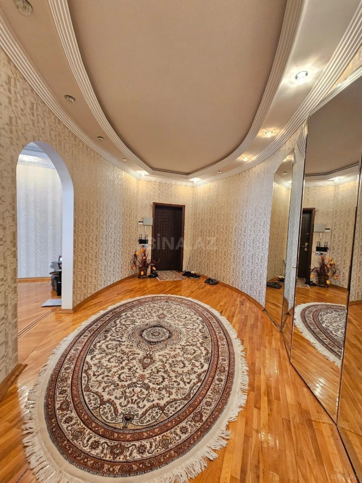Satılır 3 otaqlı mənzil 137 m²