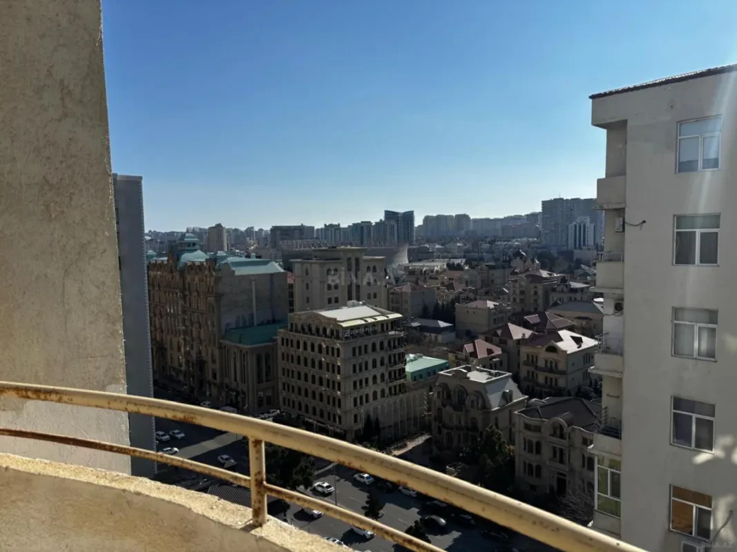 Satılır 3 otaqlı mənzil 137 m²
