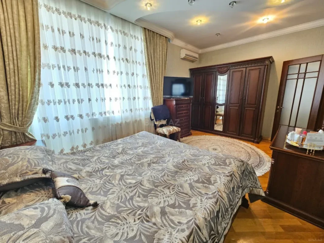 Satılır 3 otaqlı mənzil 137 m²