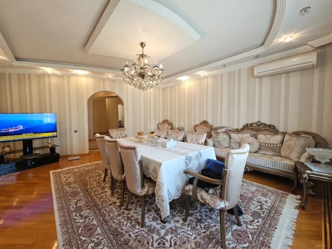 Satılır 3 otaqlı mənzil 137 m²