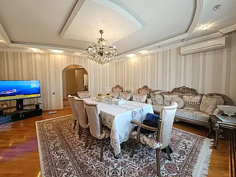 Satılır 3 otaqlı mənzil 137 m²