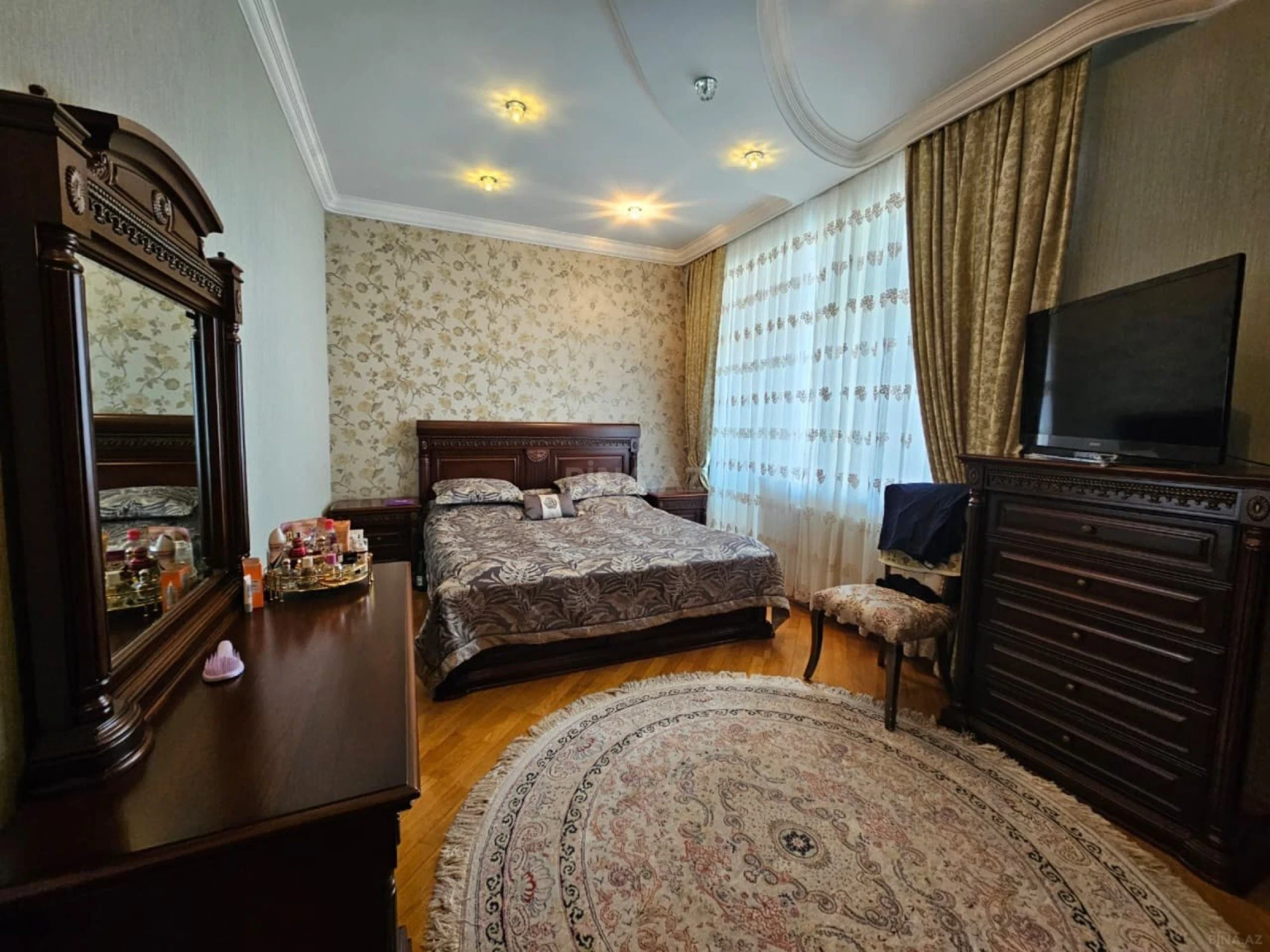 Satılır 3 otaqlı mənzil 137 m²