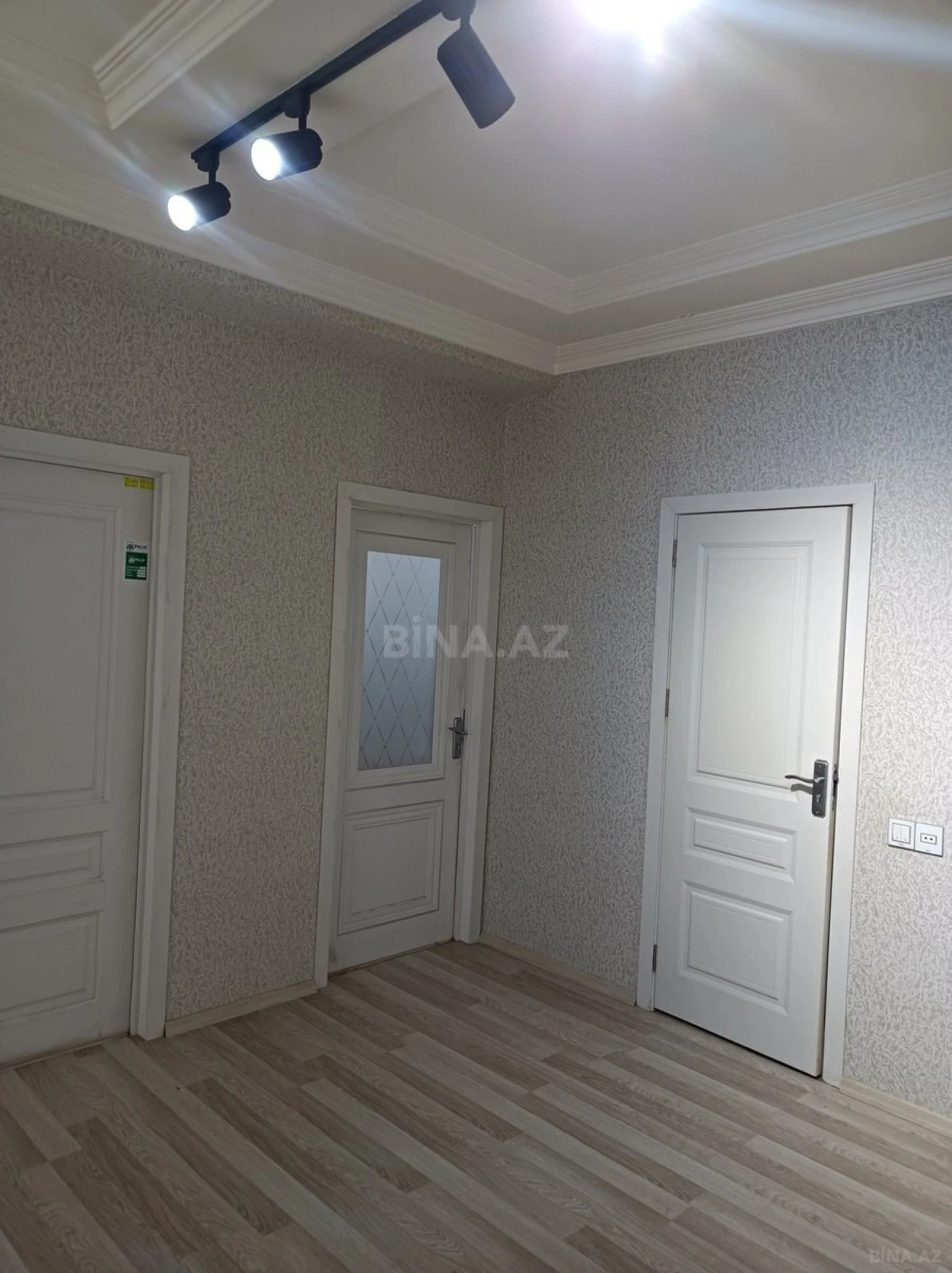 Kirayə verilir 2 otaqlı mənzil 80 m²