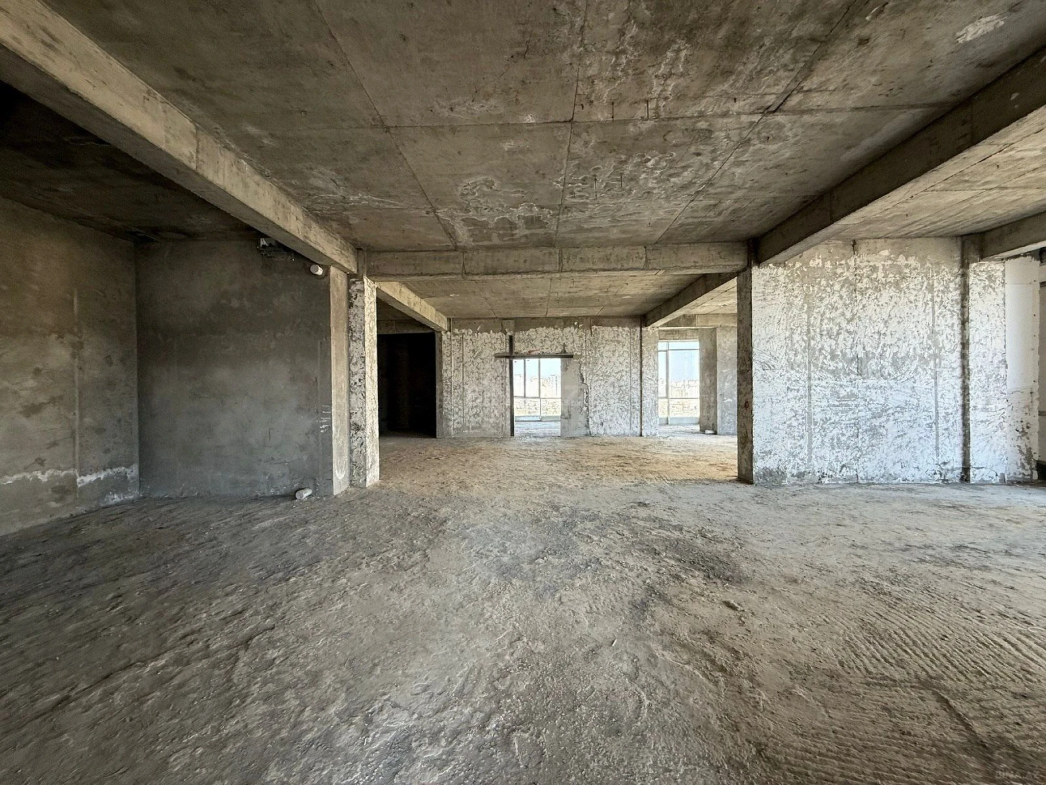 Satılır 5 otaqlı mənzil 359 m²