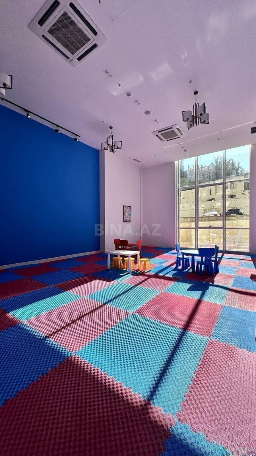 Satılır 5 otaqlı mənzil 359 m²