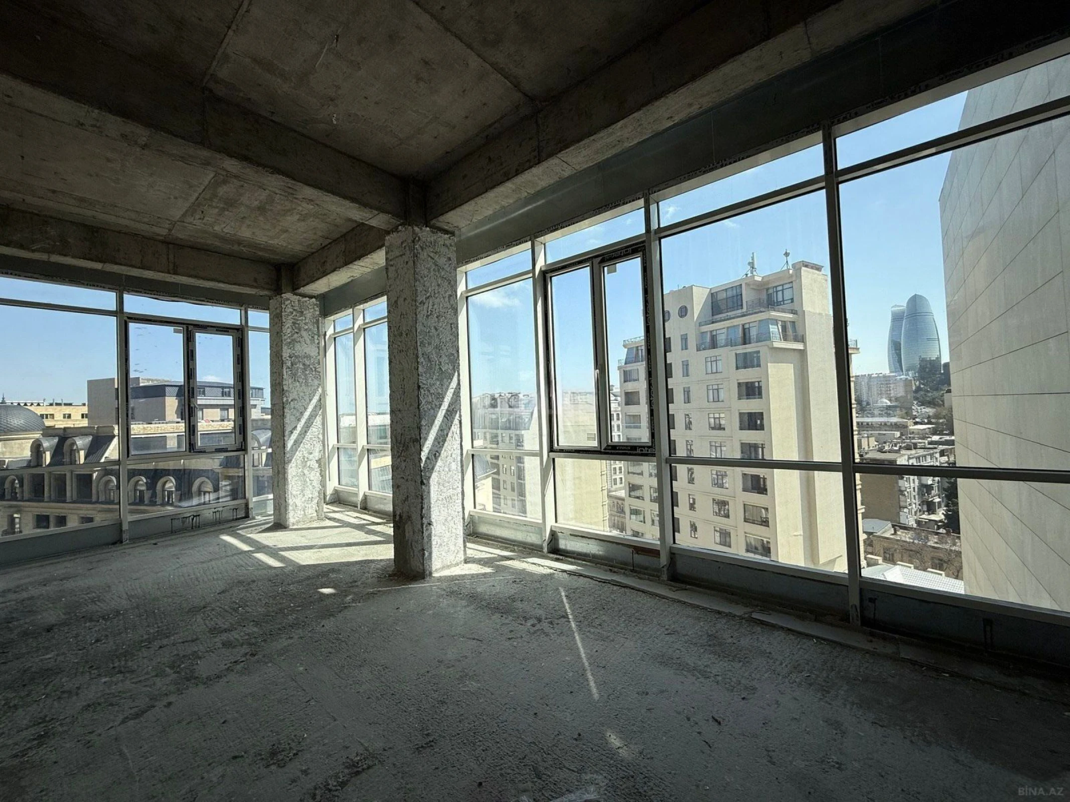 Satılır 5 otaqlı mənzil 359 m²
