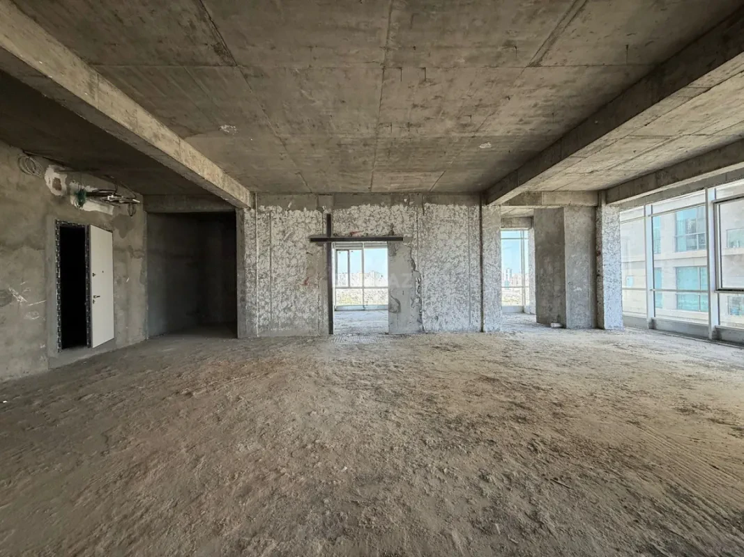Satılır 5 otaqlı mənzil 359 m²