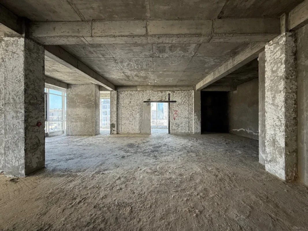 Satılır 5 otaqlı mənzil 359 m²