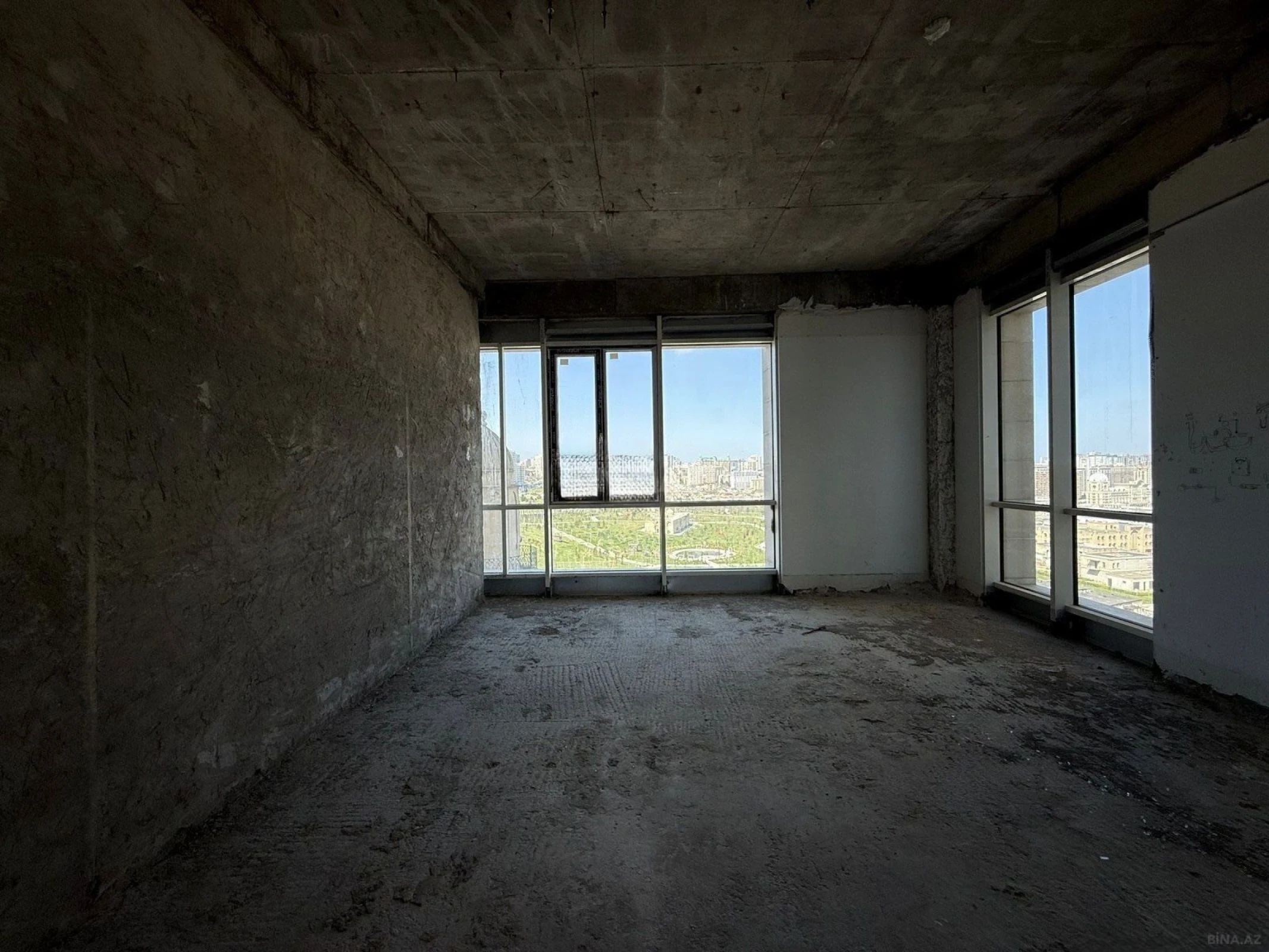 Satılır 5 otaqlı mənzil 359 m²