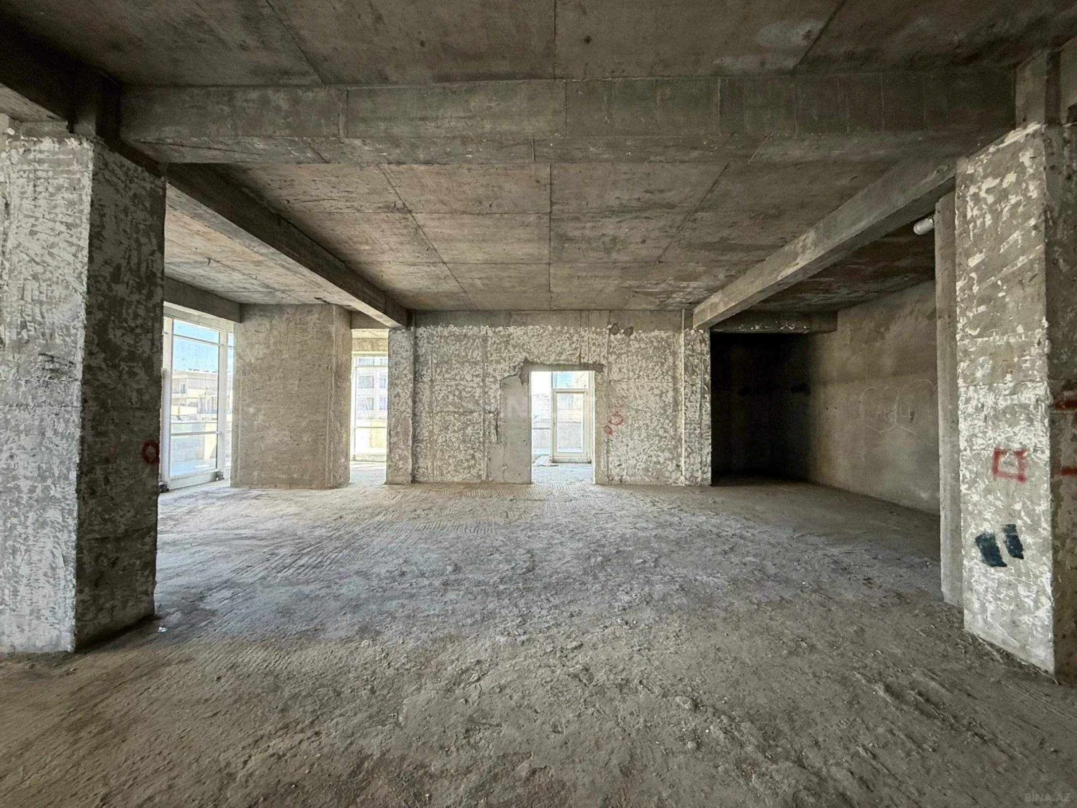 Satılır 5 otaqlı mənzil 359 m²