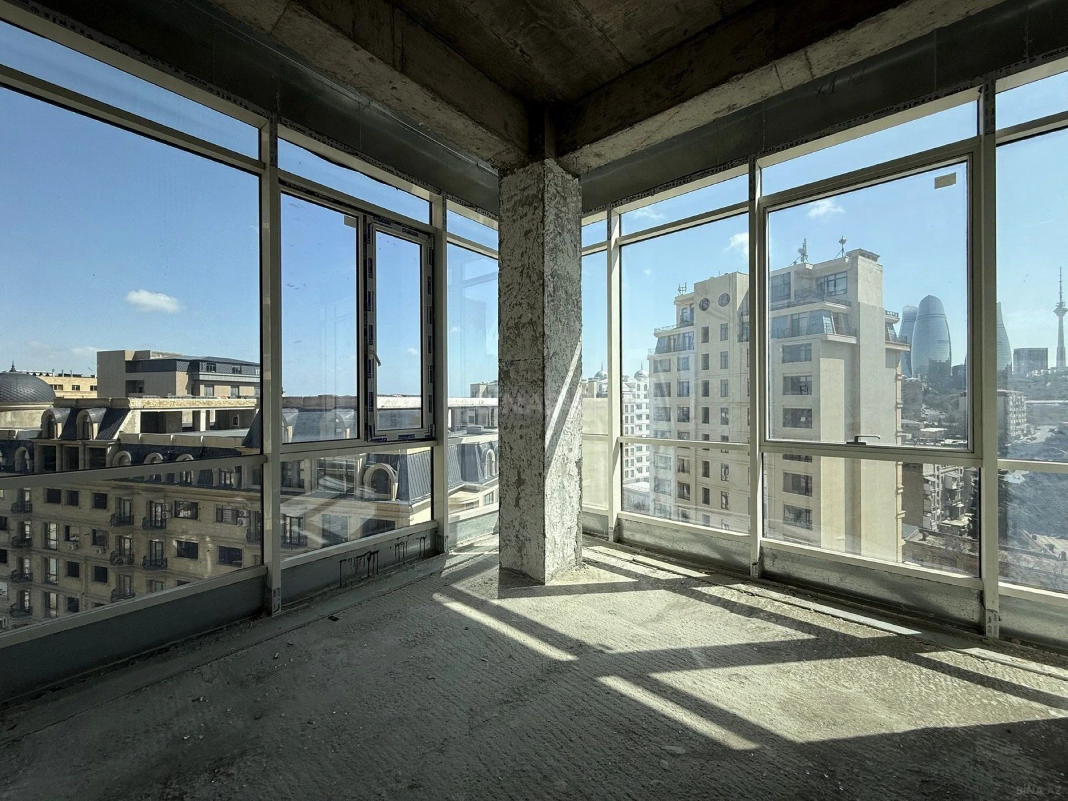 Satılır 5 otaqlı mənzil 359 m²
