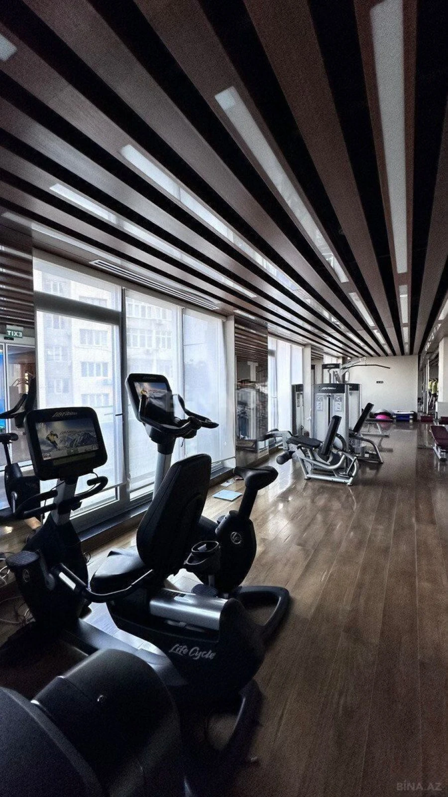Satılır 5 otaqlı mənzil 359 m²