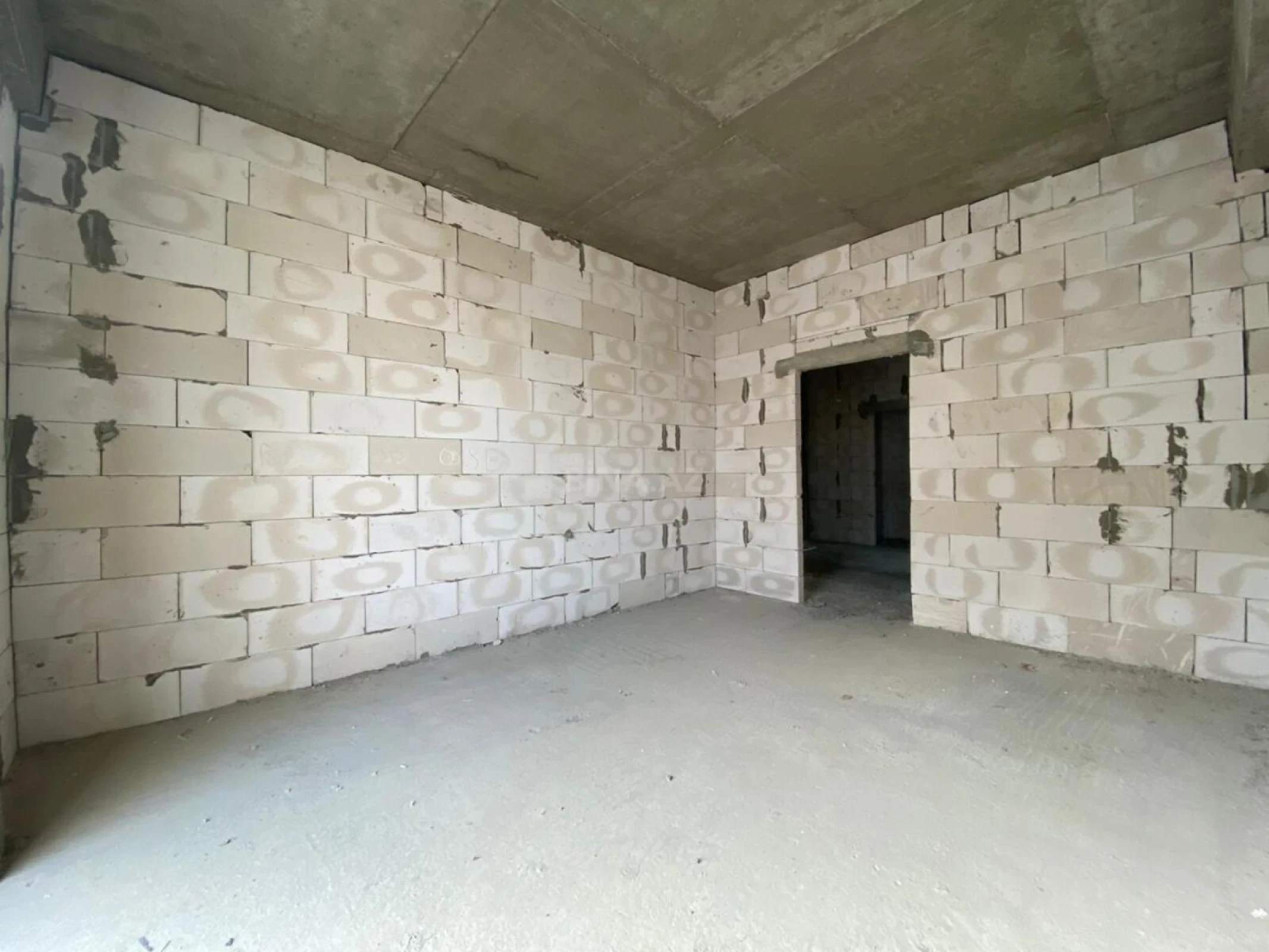 Satılır 3 otaqlı mənzil 130 m²