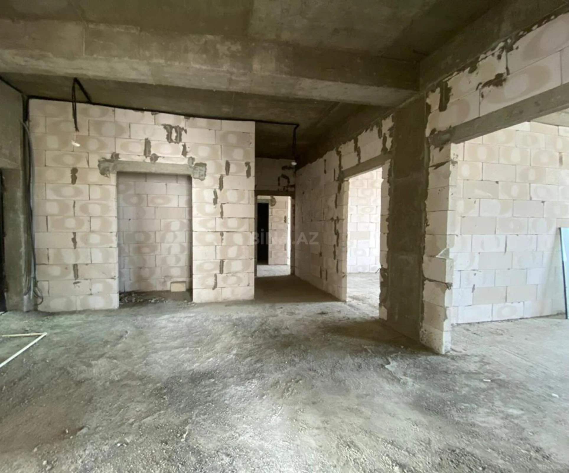 Satılır 3 otaqlı mənzil 130 m²