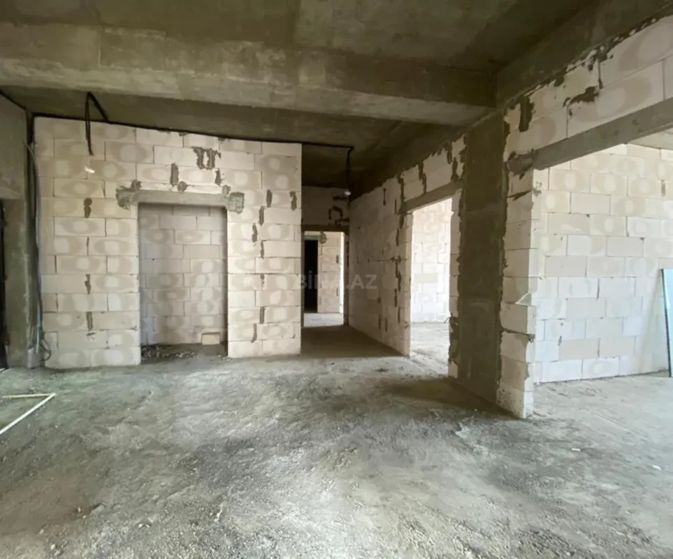 Satılır 3 otaqlı mənzil 130 m²