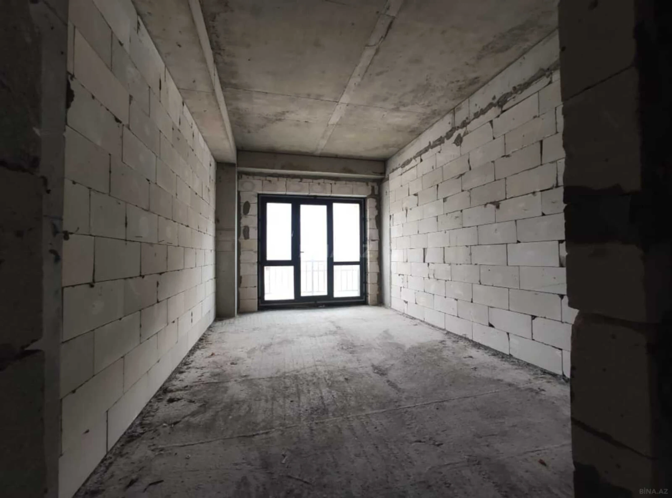 Satılır 3 otaqlı mənzil 130 m²