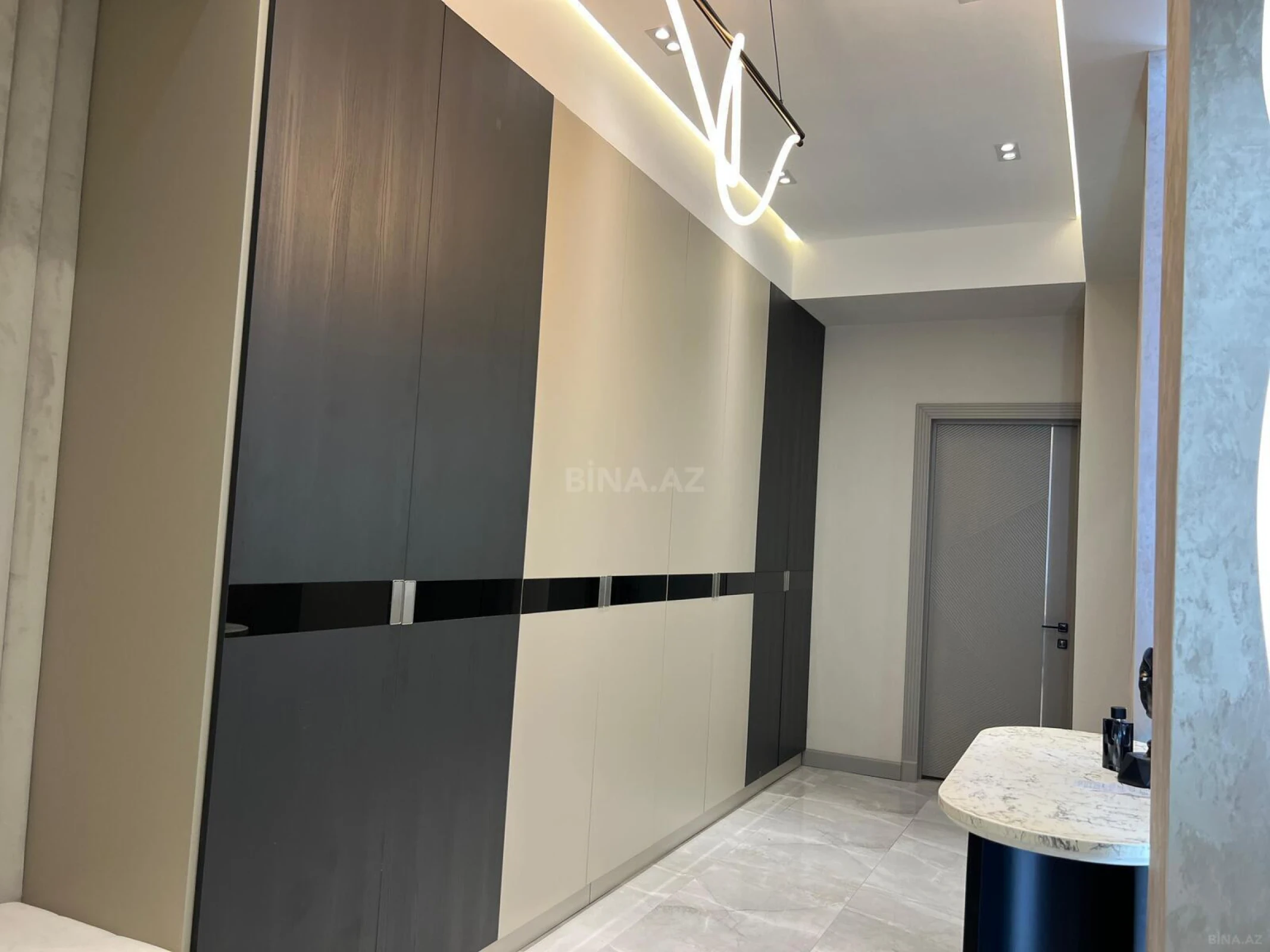 Satılır 3 otaqlı mənzil 150 m²