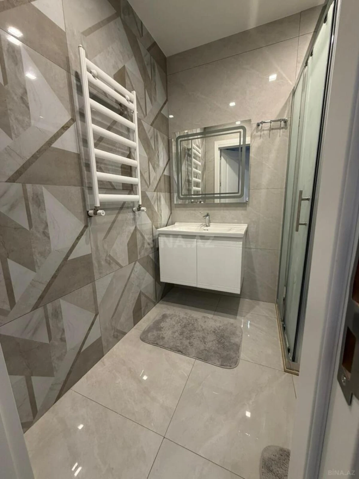 Satılır 2 otaqlı mənzil 70 m²
