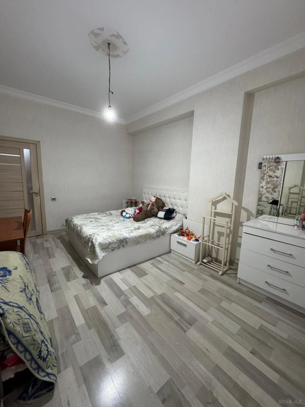 Satılır 3 otaqlı mənzil 104 m²