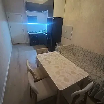Kirayə verilir 2 otaqlı mənzil 72 m²