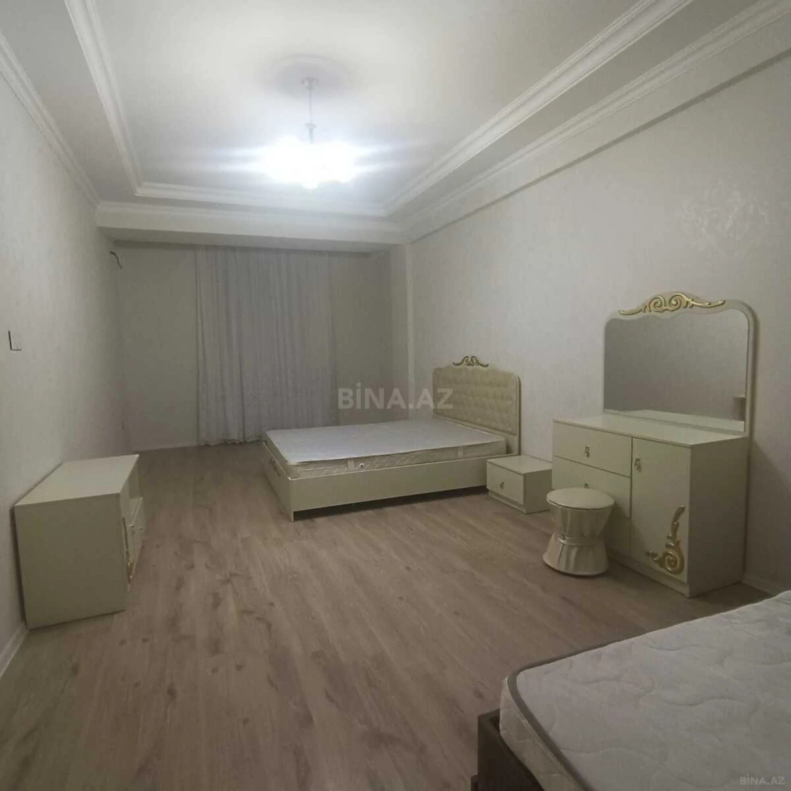 Kirayə verilir 2 otaqlı mənzil 72 m²