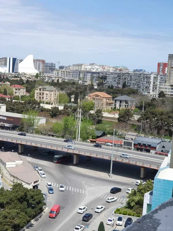 Kirayə verilir 4 otaqlı mənzil 220 m²