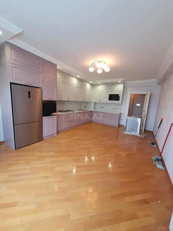 Kirayə verilir 4 otaqlı mənzil 220 m²